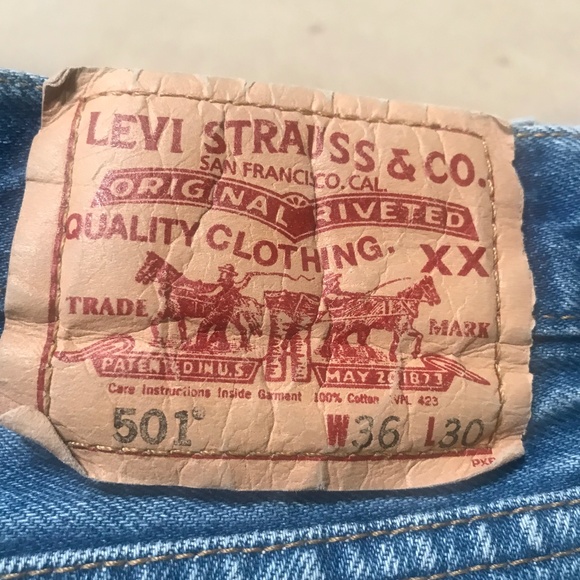 Levi's 501 Jeans. Made in Dominican Republic. - Picture 2 of 3
